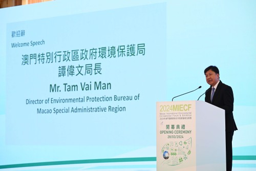 Mr. Tam Vai Man, Director of the Environmental Protection Bureau of the Government of the Macao Special Administrative Region, delivers a speech.